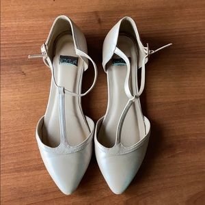 Nude pointed toe t-strap flats